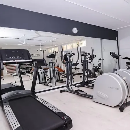 Arena ,wifi ,piscinas,jardines,gimnasio,sauna