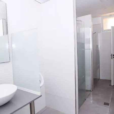 Arena ,wifi ,piscinas,jardines,gimnasio,sauna Apartman