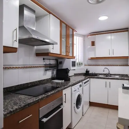 Arena ,wifi ,piscinas,jardines,gimnasio,sauna Apartman