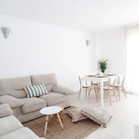 Apartament Arena ,wifi ,piscinas,jardines,gimnasio,sauna